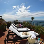 アパートホテル Residenza Le Terrazze アラッシオ