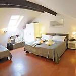 Residenza Le Terrazze アパートホテル 4*